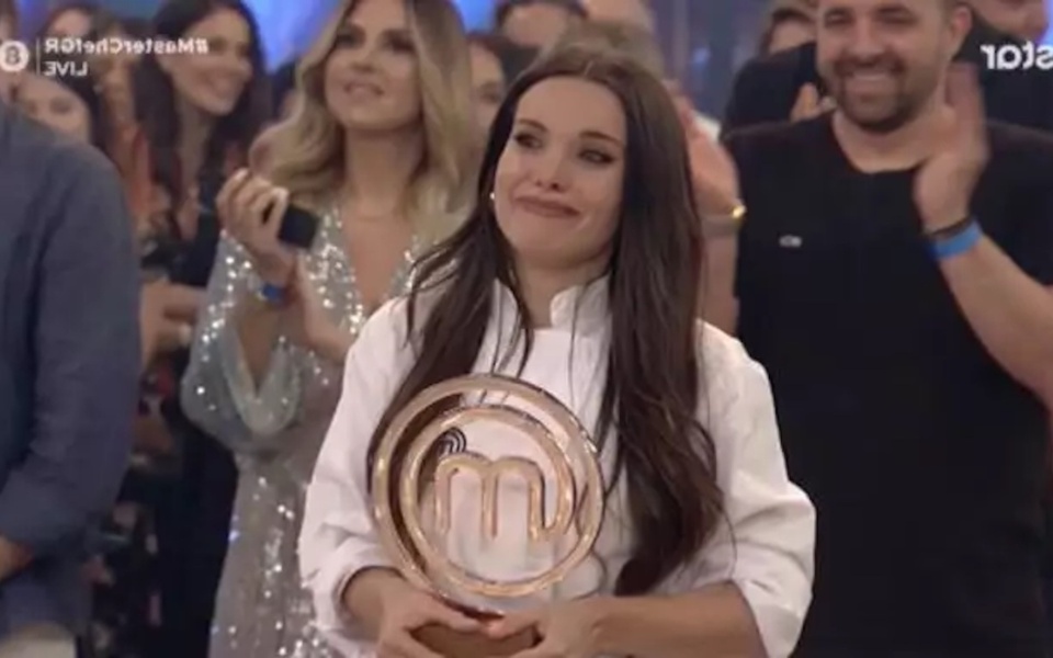 MasterChef Final: Η Μαρία Bey κερδίζει, ο Νίκος Τράκας δεύτερος | Γαστρονομική αναμέτρηση και θρίαμβος>