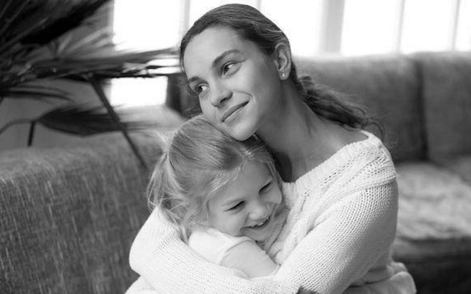 Μια ευλογία πέρα από κάθε σύγκριση: Αγκαλιάζοντας την αγάπη μιας θετής μητέρας>