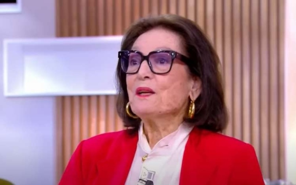 Nana Mouskouri Alive: Διαψεύδοντας την φάρσα θανάτου από χάκερς>