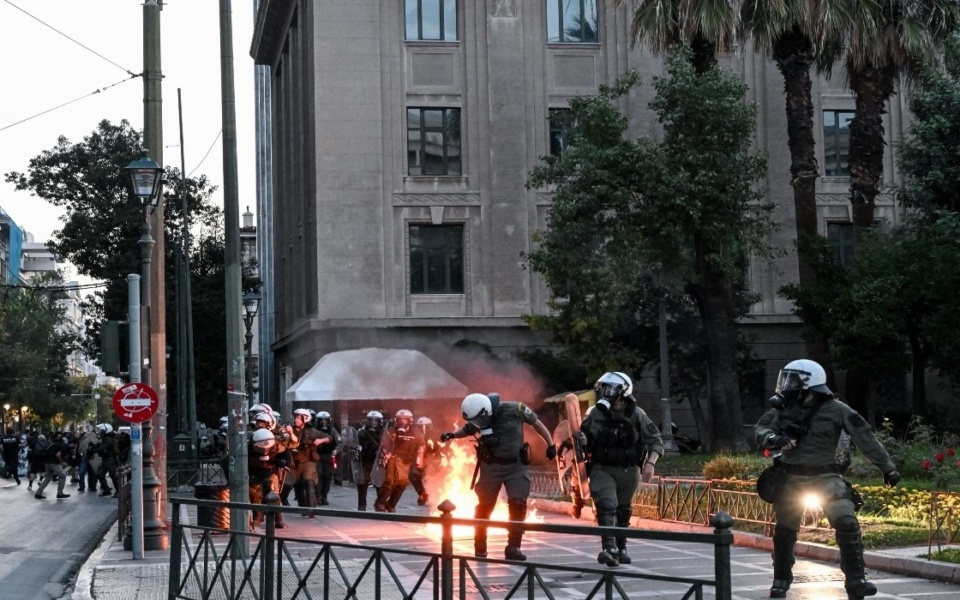 «Ναυάγιο στην Πύλο: 21 συλληφθέντες για τα επεισόδια στην Αθήνα | Δίωξη για κακούργημα»>