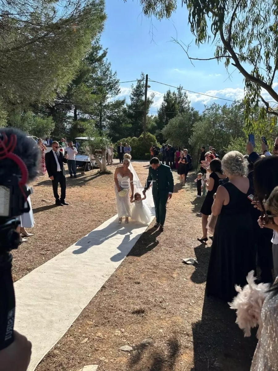 Ο Πέτρος Συρίγος και η Ρένα Τόμας: Μια διπλή τελετή γάμου και βάπτισης