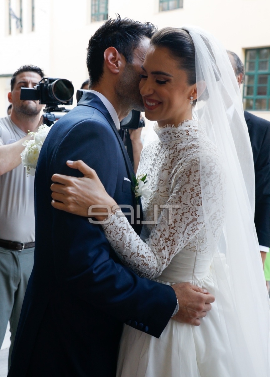 Η συναισθηματική παρουσία της Δούκισσας Νομικού: Ο γάμος του αδελφού και το φόρεμα της επιλογής