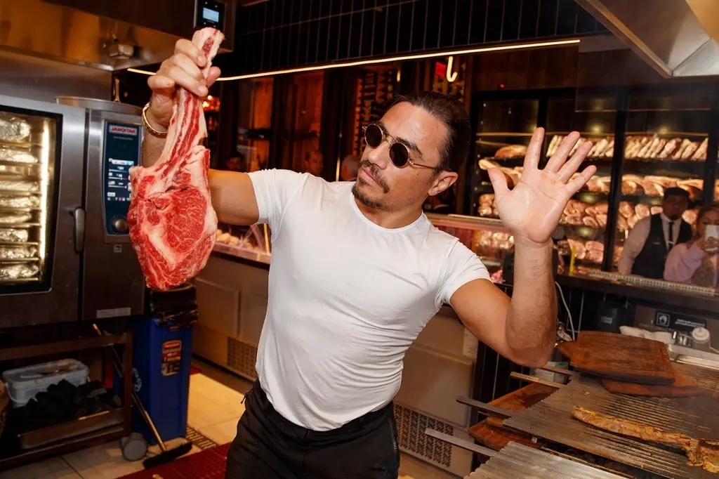 Salt Bae: Κλείσιμο του εστιατορίου διάσημου Τούρκου σεφ στη Νέα Υόρκη