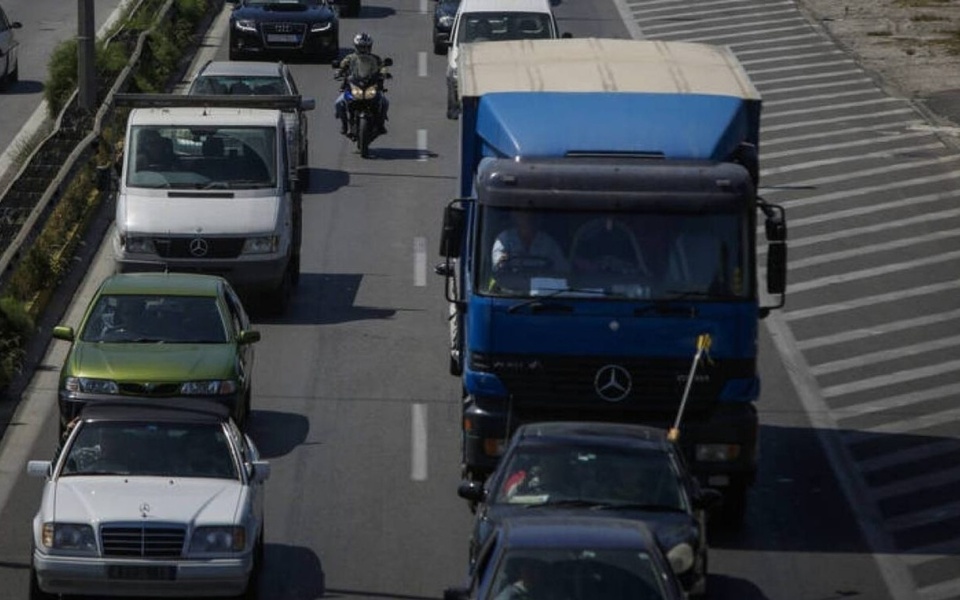 Σοκ για τους ιδιοκτήτες φορτηγών: Νέος κανονισμός περιορίζει τα φορτηγά στην Αθήνα>