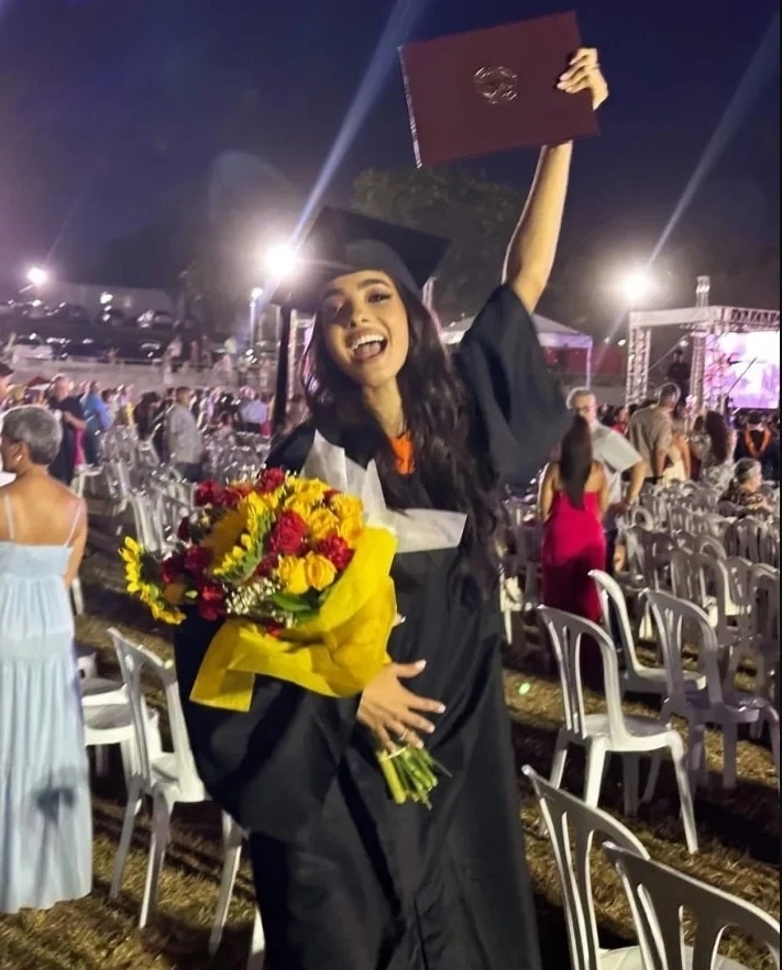 Συγκινητικό: Η Μαριάνα Βαρέλα γιορτάζει την αποφοίτηση της συζύγου της με λόγια αγάπης