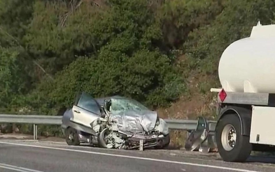 Σύγκρουση φορτηγού βυτιοφόρου: Βίαιο τροχαίο ατύχημα στη Μάνδρα>