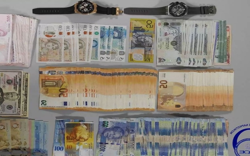 Συνελήφθη Αλβανός στη Γλυφάδα: Υπόθεση νομιμοποίησης εσόδων από παράνομες δραστηριότητες και διακίνησης ναρκωτικών>