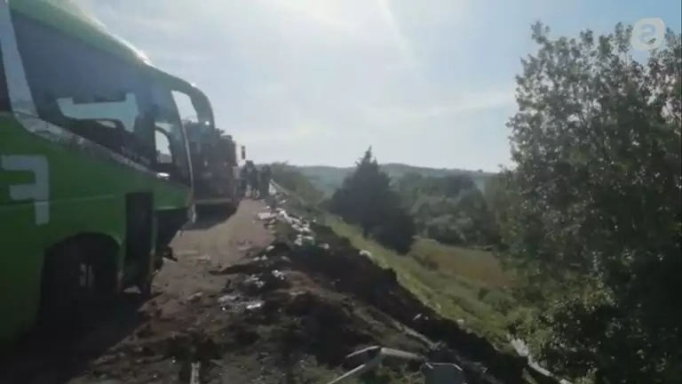 Τραγωδία στην Ιταλία: Λεωφορείο πέφτει από γκρεμό, 1 νεκρός και 14 τραυματίες σε ατύχημα τριών αυτοκινήτων