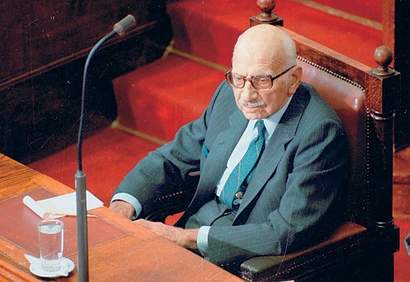 Ξενοφών Ζολώτας: Έλληνας οικονομολόγος και γλωσσικός πρωτοπόρος