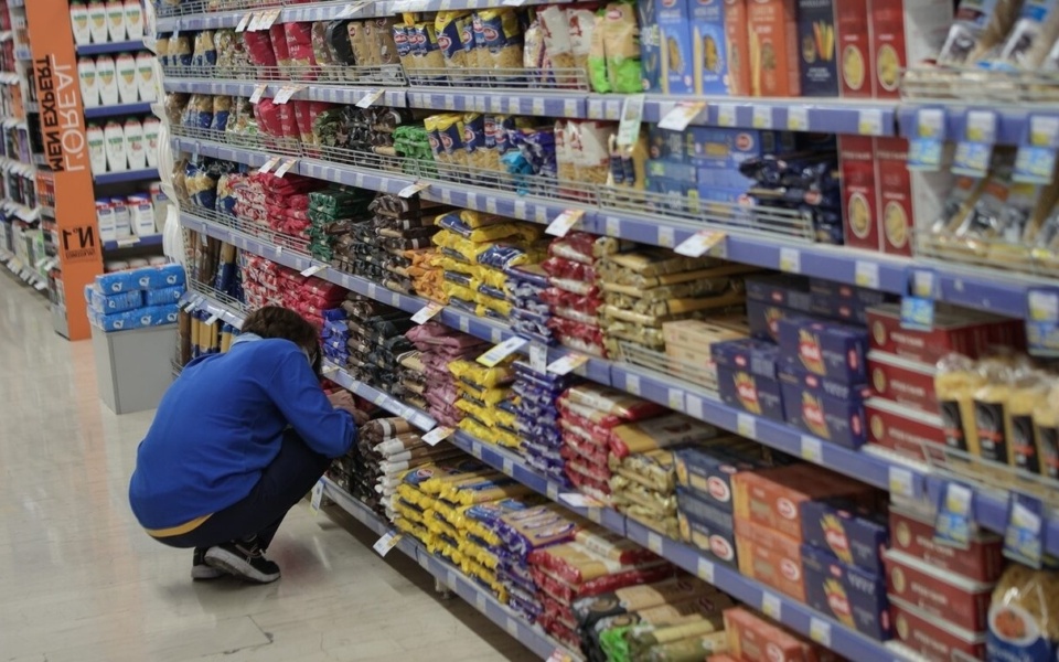 Αύξηση των τιμών και απόγνωση των καταναλωτών: Επιπτώσεις στα ράφια των σούπερ μάρκετ και στο κόστος της σοκολάτας>