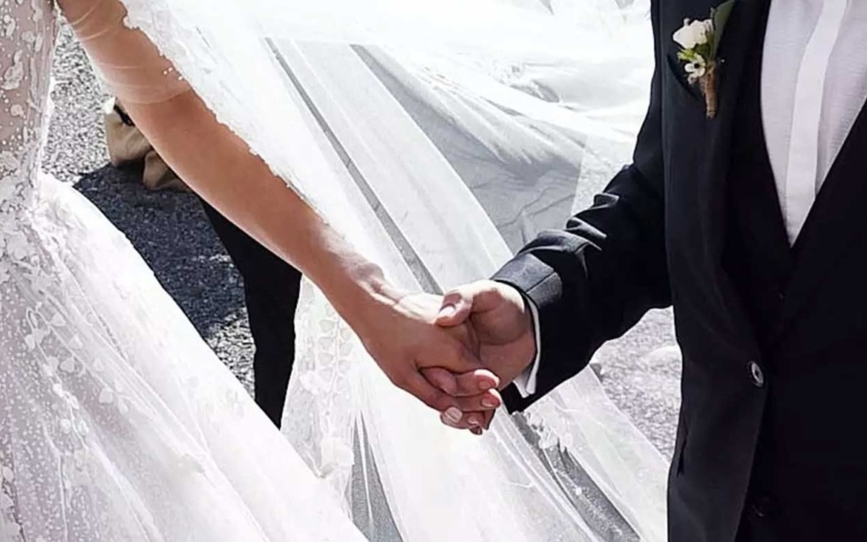 Αποκαλύπτοντας τη μάστιγα των απατηλών γάμων: Εκμεταλλεύονται τις ταυτότητες των γυναικών στην Ελλάδα>