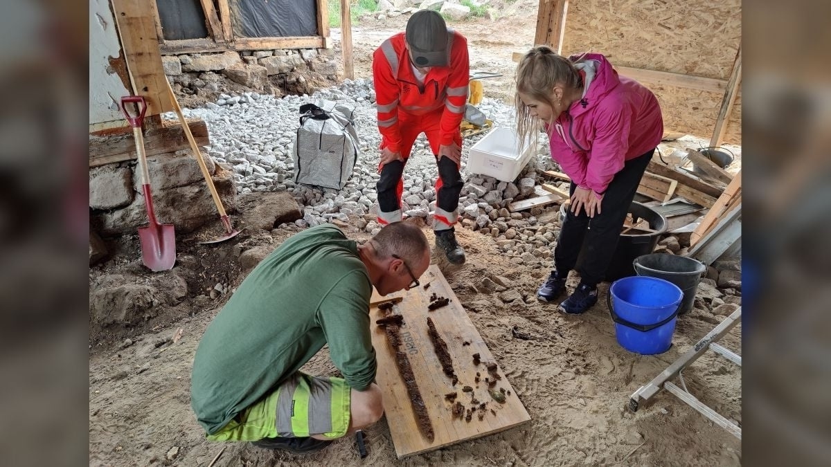 Αποκαλύπτοντας τον τάφο ενός Βίκινγκ πολεμιστή: Αρχαίο ξίφος των Βίκινγκς ανακαλύφθηκε στη Νορβηγία