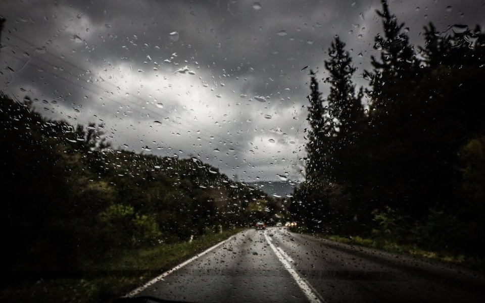 Απρόβλεπτες καιρικές συνθήκες: Καταιγίδες και αστάθεια. Μείνετε προετοιμασμένοι για τις μεταβαλλόμενες συνθήκες στην Ελλάδα>