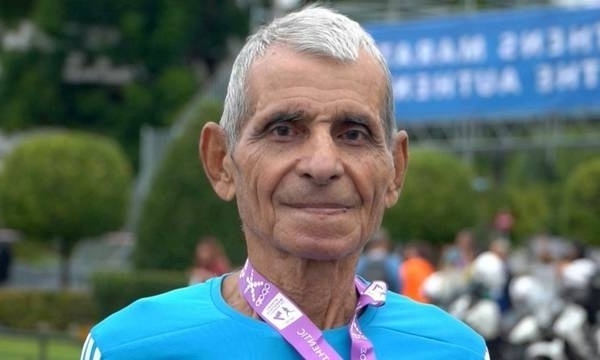 Εμπνευσμένο ταξίδι: Ο 90χρονος Παναγιώτης Δούσης σημειώνει παγκόσμιο ρεκόρ