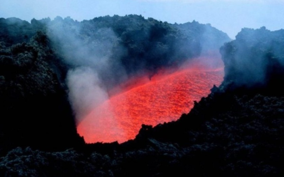 Επικείμενη καταστροφή: Αποκαλύπτοντας το ηφαίστειο της Σαντορίνης>