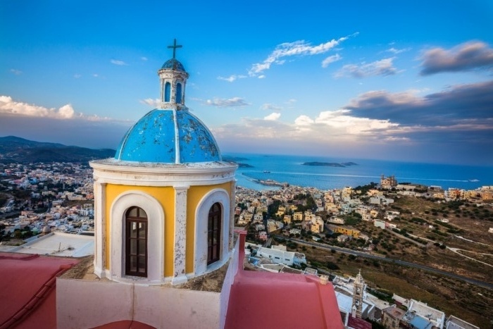 Φεύγοντας από την Αθήνα για ένα ελληνικό νησί: Τα πλεονεκτήματα και τα μειονεκτήματα της νησιωτικής ζωής στη Σύρο