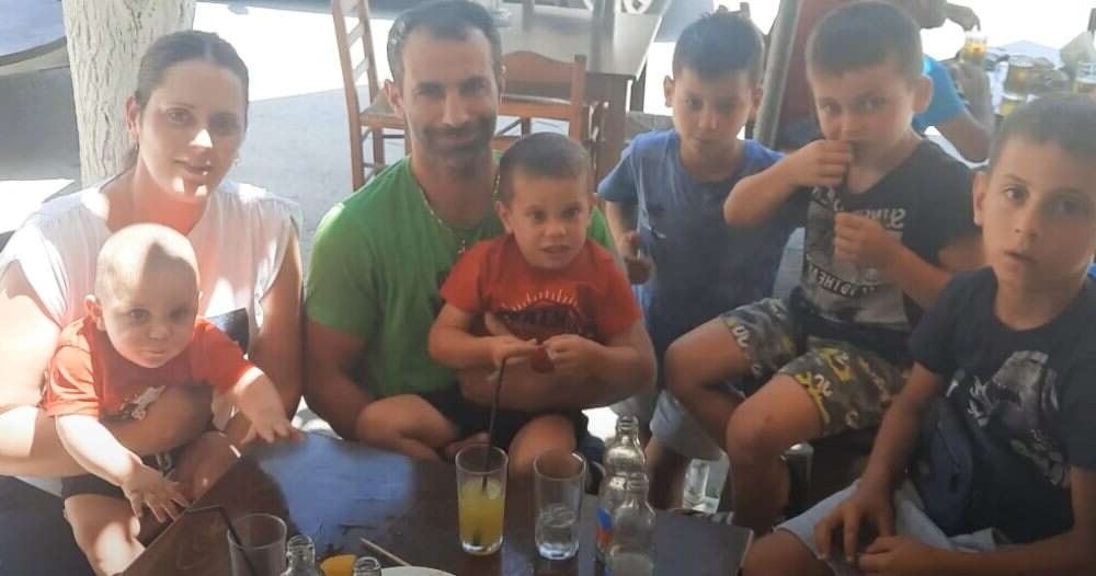 Η απίστευτη οικογένεια της Κρήτης: Αψηφώντας την υπογεννητικότητα με 5 γιους | Εμπνευσμένο ταξίδι γονεϊκότητας