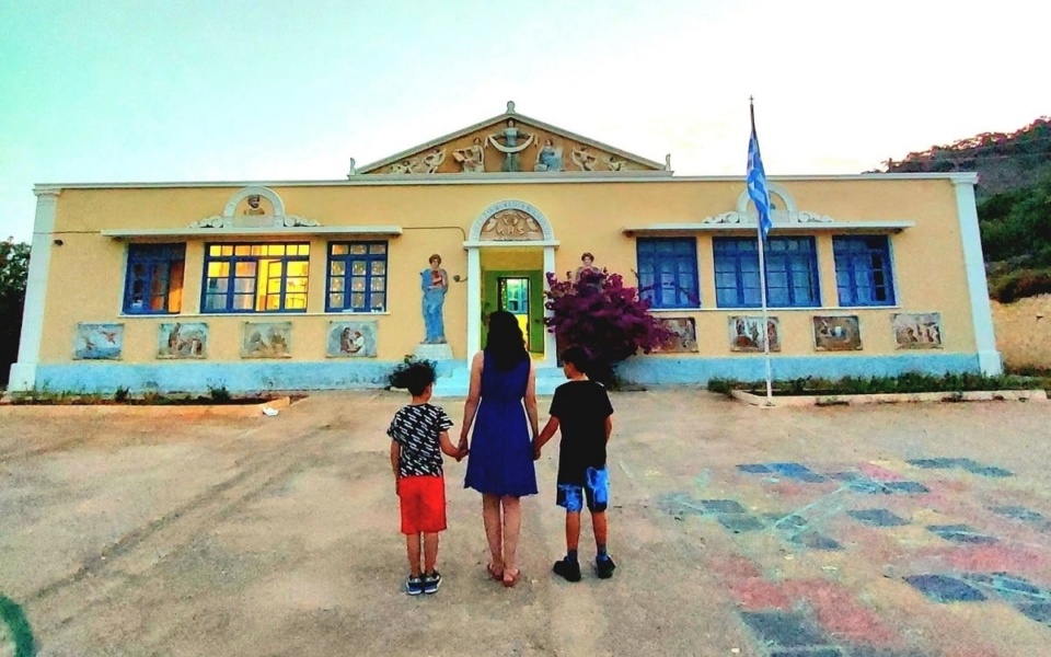 Κλείσιμο του Δημοτικού Σχολείου Διαφανίου στην Κάρπαθο: Ένας γλυκόπικρος αποχαιρετισμός σε μαθητές και δάσκαλο>