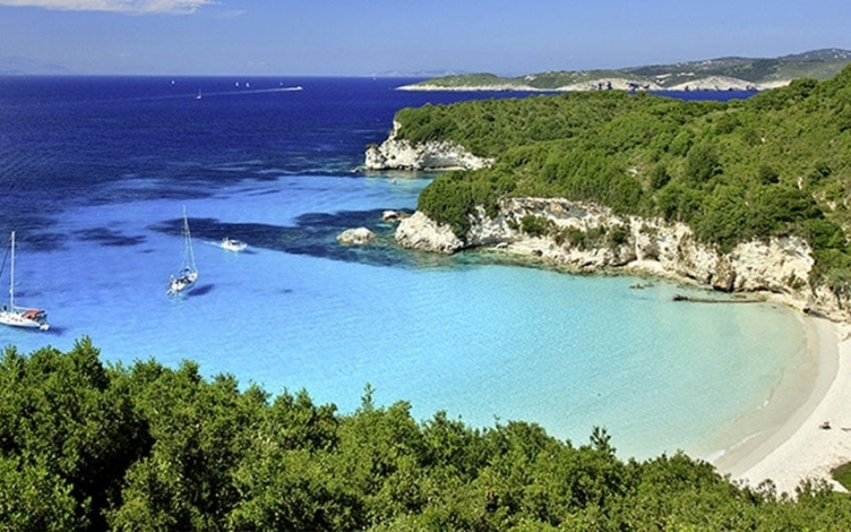 Lulu Waters & Caribbean Envy: Η Μυστική Παραλία Παράδεισος της Ελλάδας>