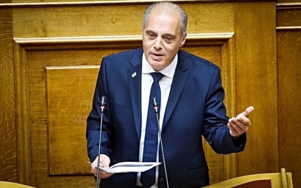 Ο Κυριάκος Βελόπουλος επικρίνει την κυβέρνηση και ζητά έρευνες: Αμφιλεγόμενες παρατηρήσεις σχετικά με την ψήφο, τις συμφωνίες και την ιθαγένεια>