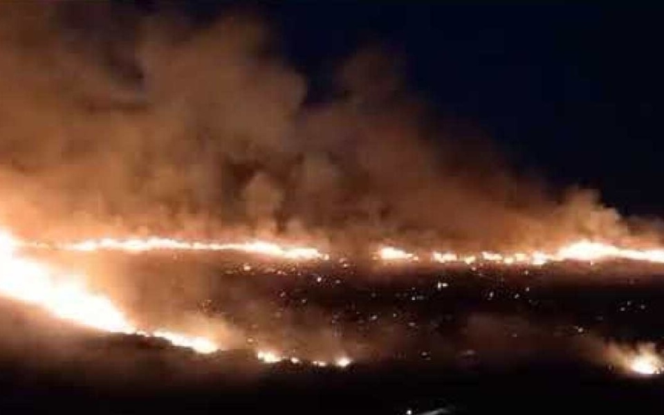 Προκλήσεις σε δύσβατα εδάφη: Συναγερμός για μαζική πυρκαγιά στο Αλιβέρι, Εύβοια>