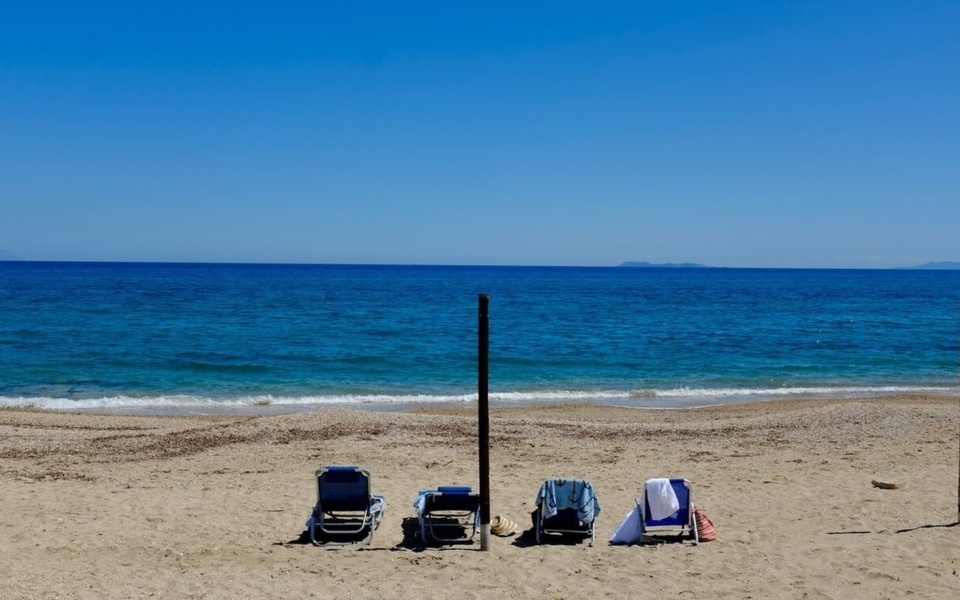 Ρεκόρ καύσωνα σαρώνει την Ελλάδα: Προετοιμαστείτε για ακραίες καιρικές συνθήκες>
