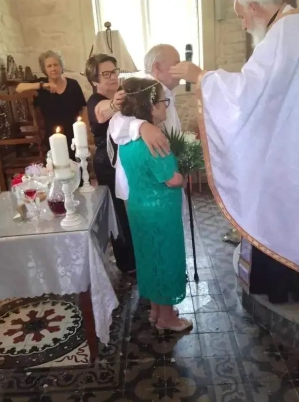 Συγκινητική γιορτή: Οι γηραιότεροι νεόνυμφοι της Ελλάδας, παντρεύτηκαν στα 70 τους χρόνια