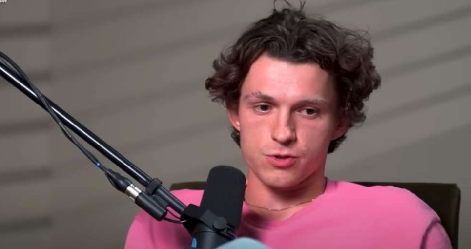 Το ταξίδι του Tom Holland: Ξεπερνώντας τον εθισμό στο αλκοόλ και ανακαλύπτοντας ξανά την ευτυχία