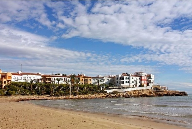 Τραγική ανακάλυψη: Βρέθηκε νεκρό νήπιο σε ισπανική παραλία, ύποπτο για πνιγμό παιδί μετανάστη της Μεσογείου