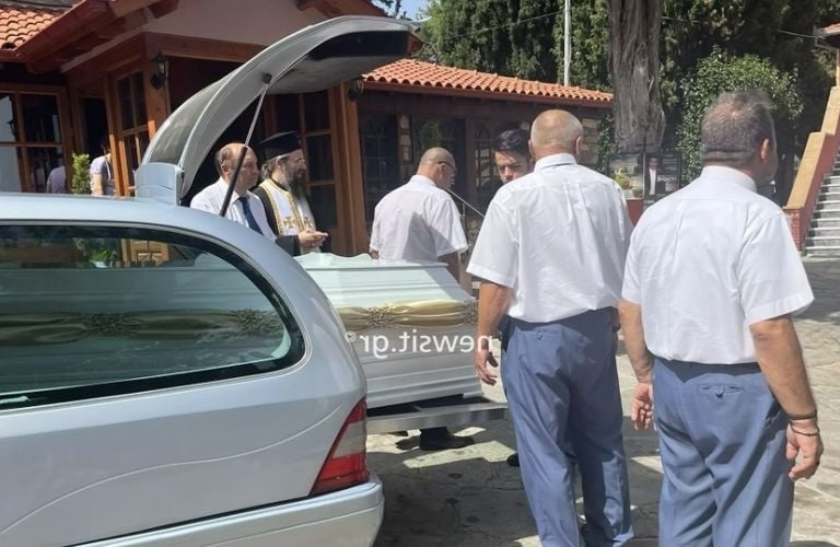 Τραγική τροπή: Αποκαλύφθηκε ο θάνατος της Δήμητρας – Πνιγμός από εισρόφηση μετά από κατανάλωση χοτ ντογκ