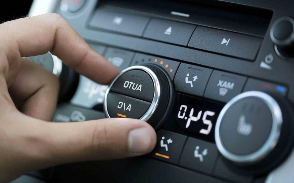 Βελτιστοποίηση του αυτοκινήτου σας: Κλιματισμός έναντι ανοικτών παραθύρων | Κατανάλωση καυσίμου, άνεση και ασφάλεια>