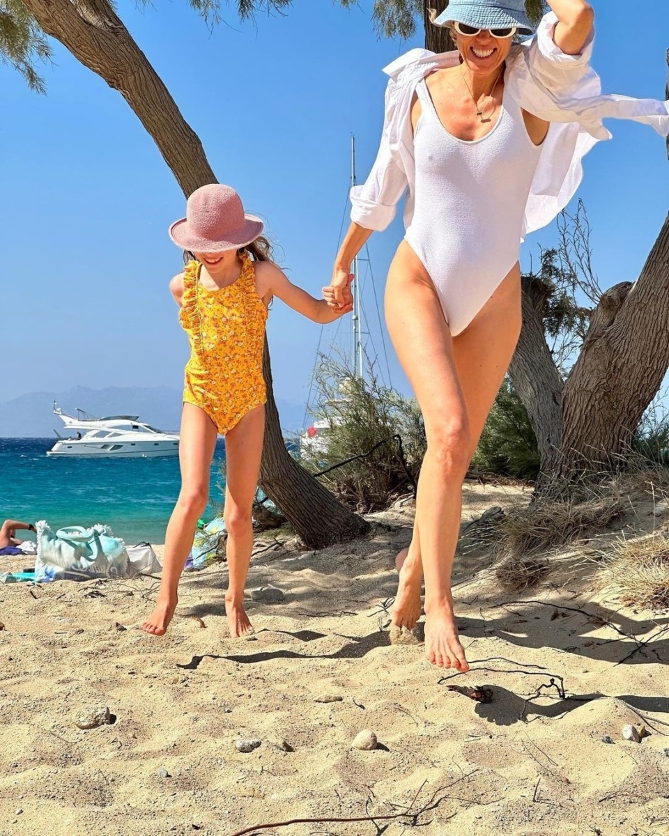 Βίκυ Καγιά και Bianca: Matching Pose Perfection στο Instagram